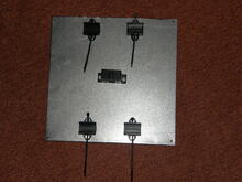 Ne, vůbec to není nakřivo vyvrtané :-)